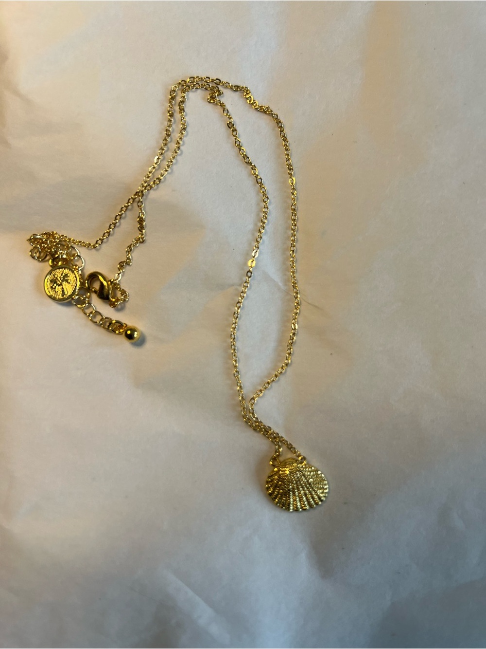 Gold colour Shell Pendant Necklace - Women Jewelry 16 inch